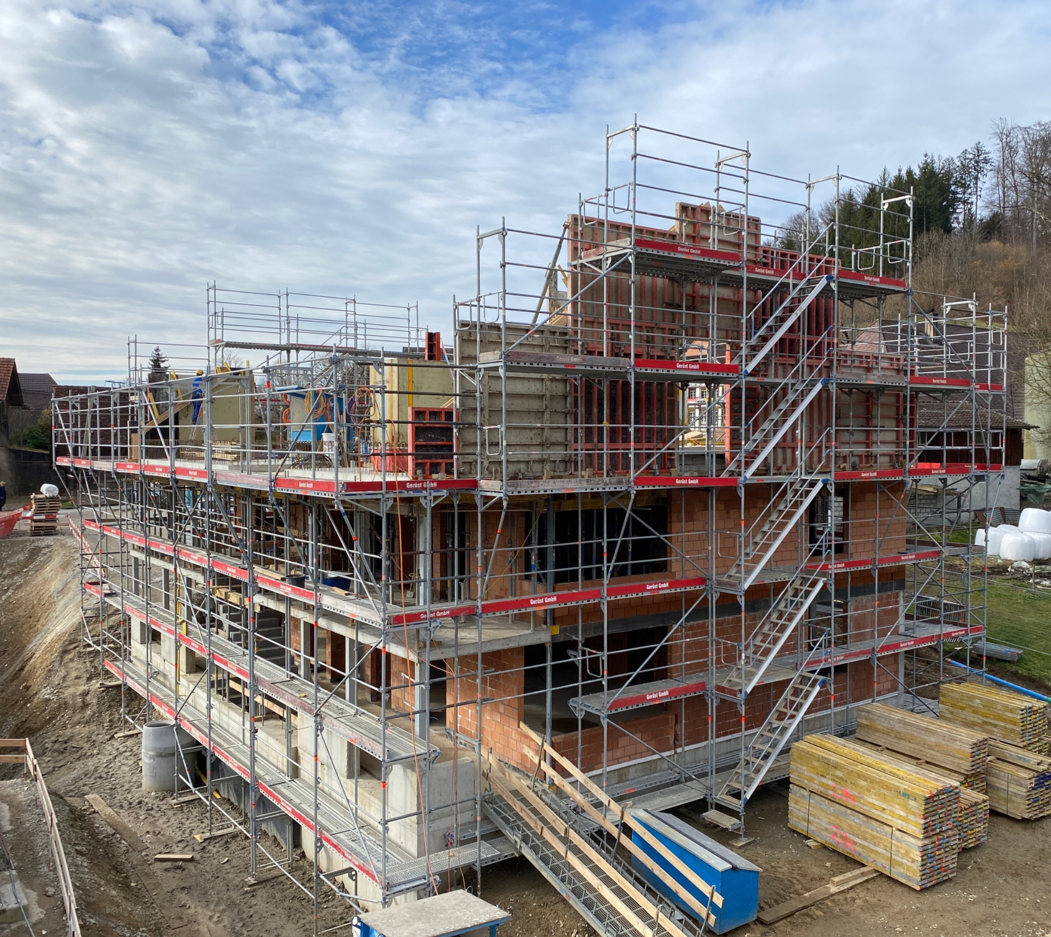 Baustelle Haus B der Mehrfamilienhäuser Bergfeldstrasse in Hinterkappelen – Bauleitung durch Mani Architekten AG